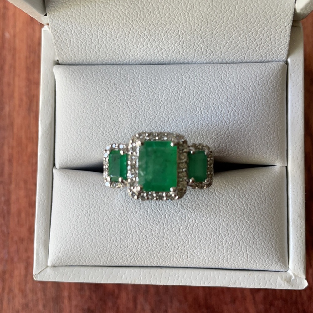 Effy Brasilica Emerald 3 stone diamond ring 14k 7